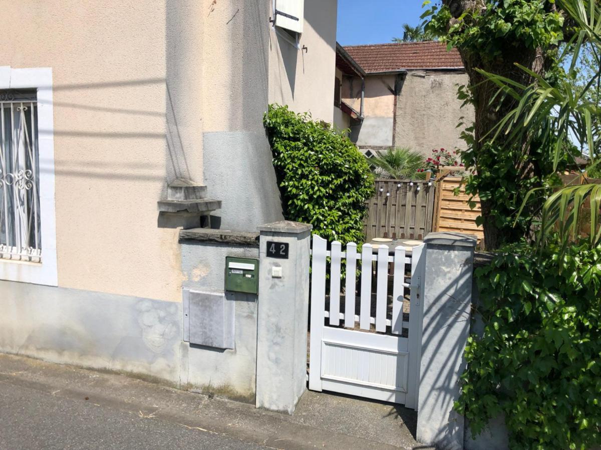 Petite Maison Avec Terrasse Jurançon Exterior foto